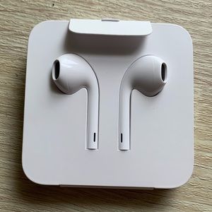 New Apple Earphones
